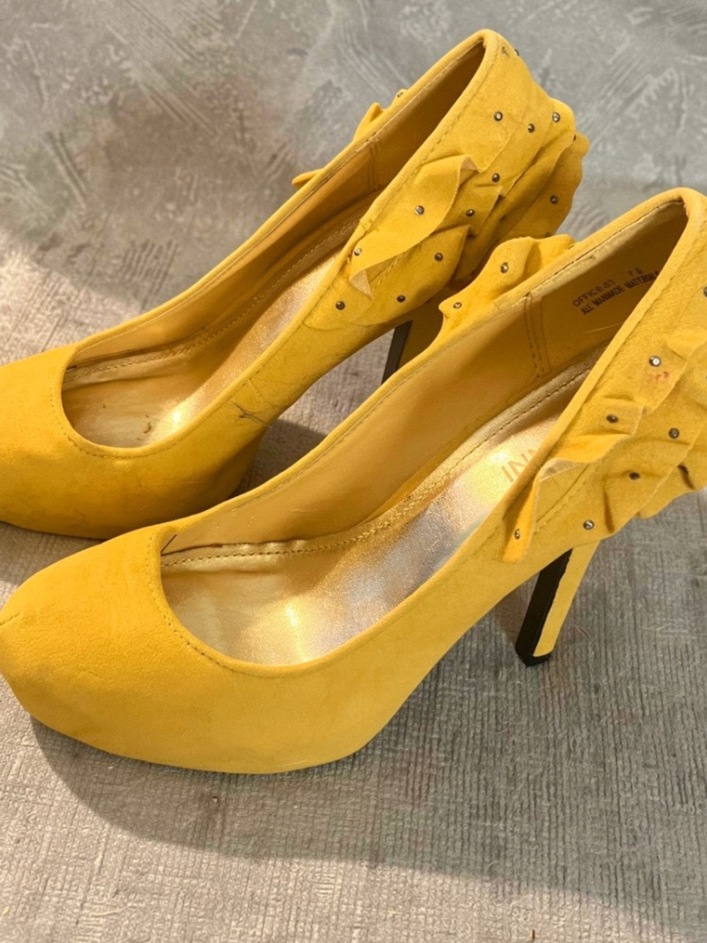 Bertinni Yellow Suede Floral Accent High Heels Size 7.5